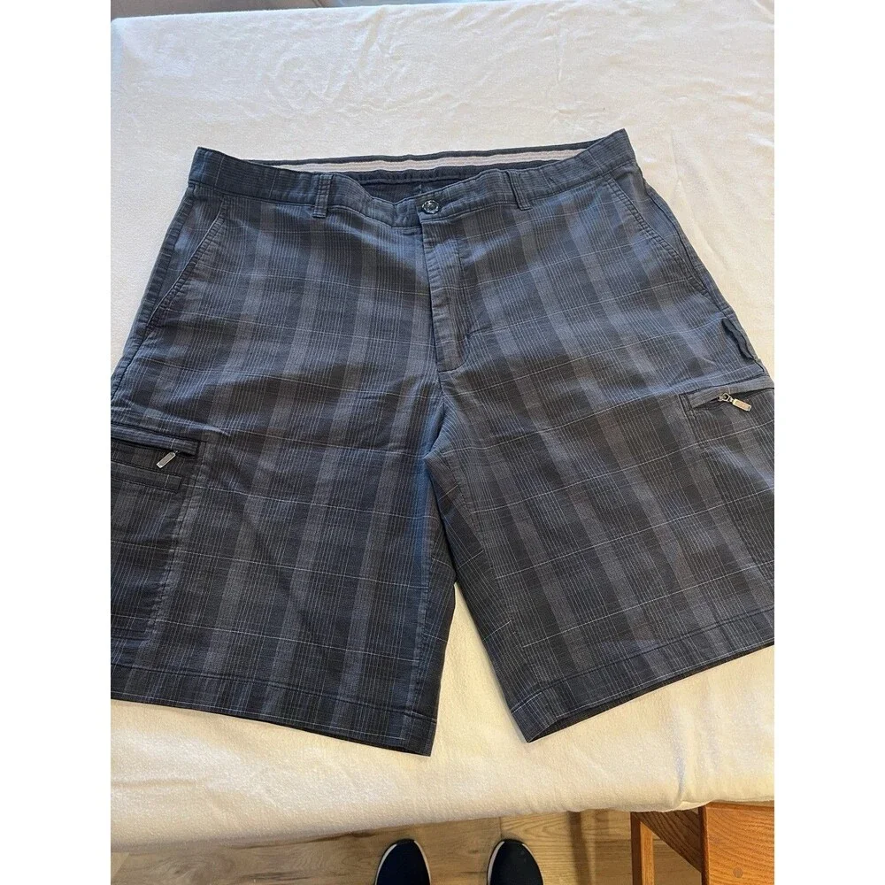 Greg Norman Shorts Men 38 Black Plaid Flat Front Rubberized Waistband Golf Chino